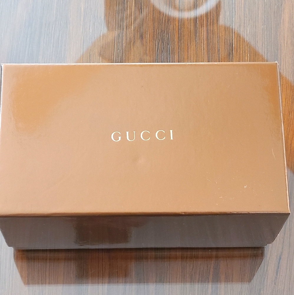 Gucci sunglasses box, authenticity card & Case